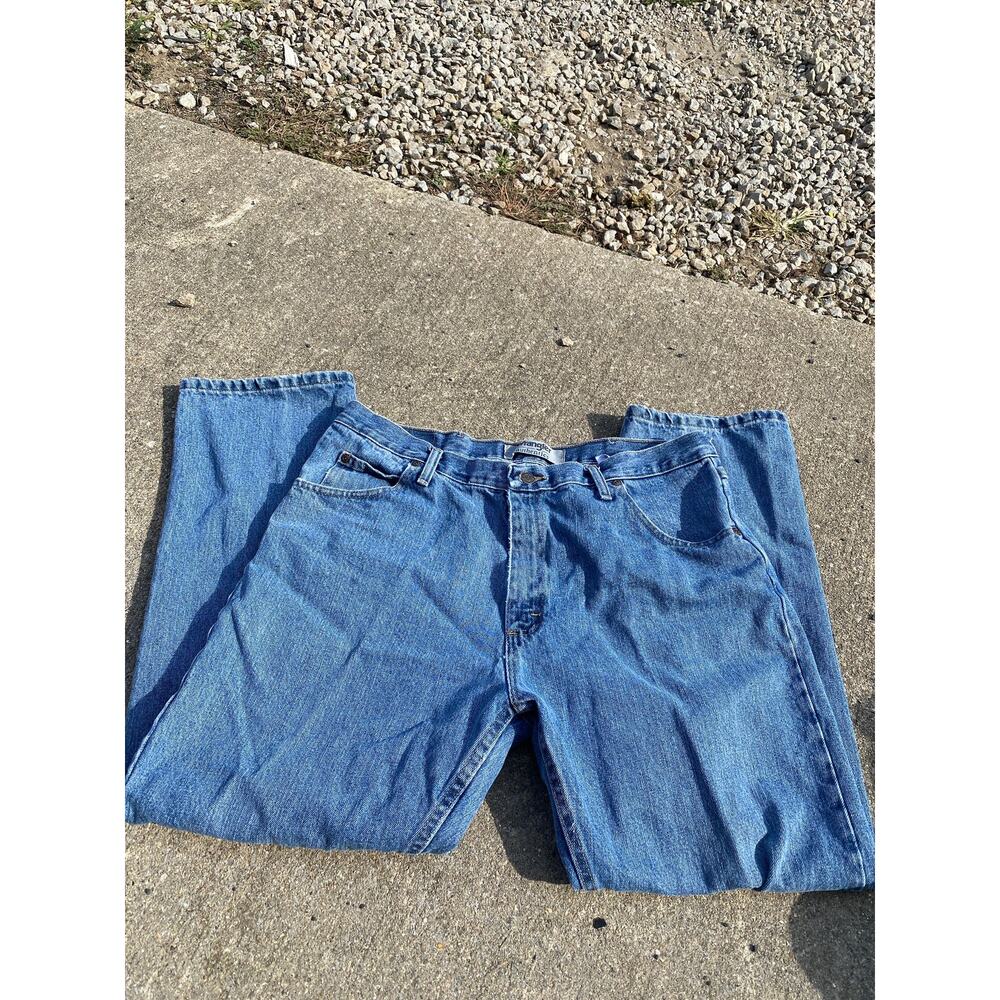 VTG Wrangler men 38 x 29 Relaxed Fit Dark Wash Blue Medium Wash Jeans - Picture 5 of 5